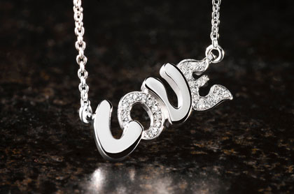 Collier LOVE